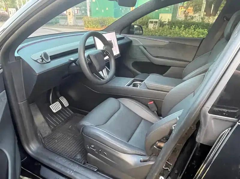 Model Y L 2026 Standard Edition — миниатюра 8