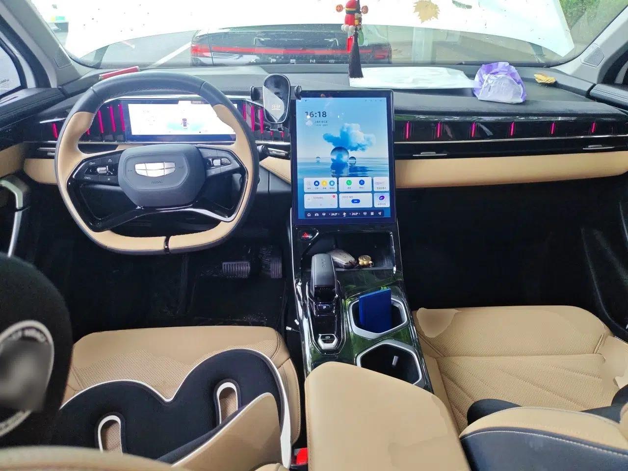 Geely Auto FX11 2023 1.5TD DCT Prestige Edition — миниатюра 9