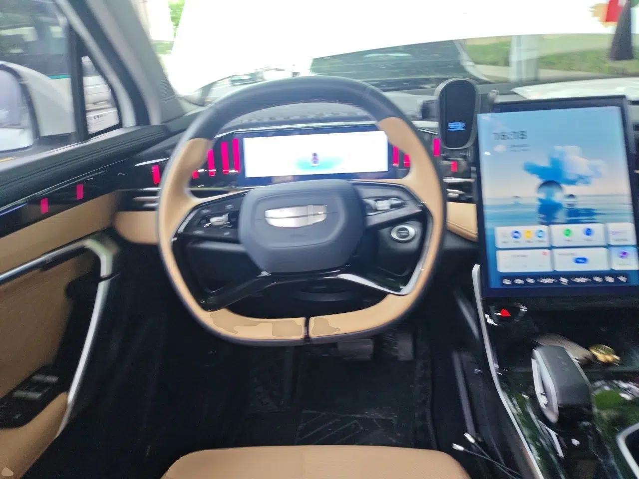 Geely Auto FX11 2023 1.5TD DCT Prestige Edition — миниатюра 10