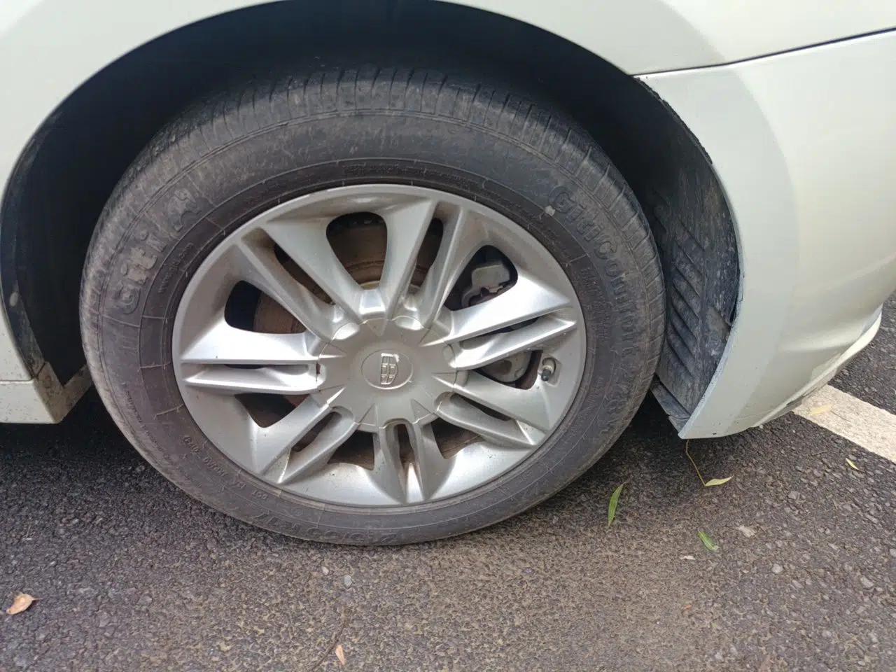 Geely Auto Emgrand GT 2015 2.4L Comfort Model — миниатюра 8