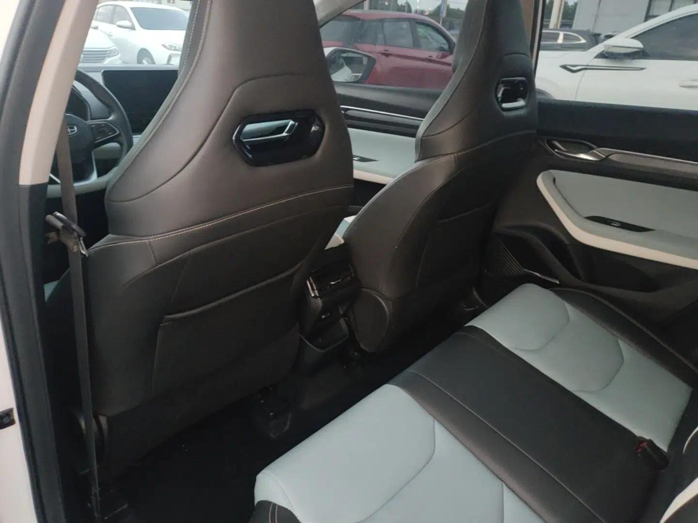 Geely Auto Emgrand S 2022 1.4T CVT Crossover Player Edition — миниатюра 17