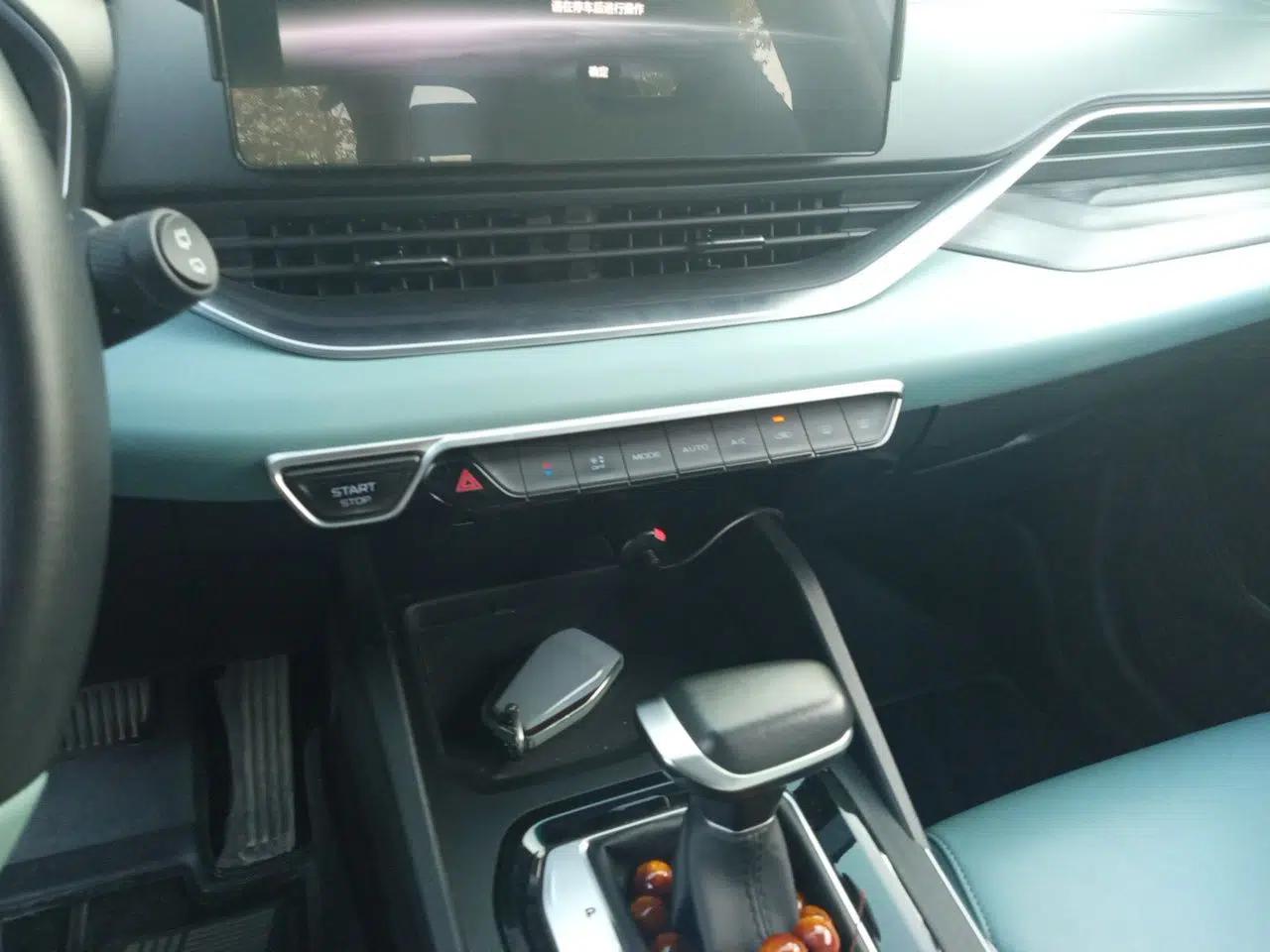 Geely Auto Emgrand S 2022 1.4T CVT Crossover Player Edition — миниатюра 13
