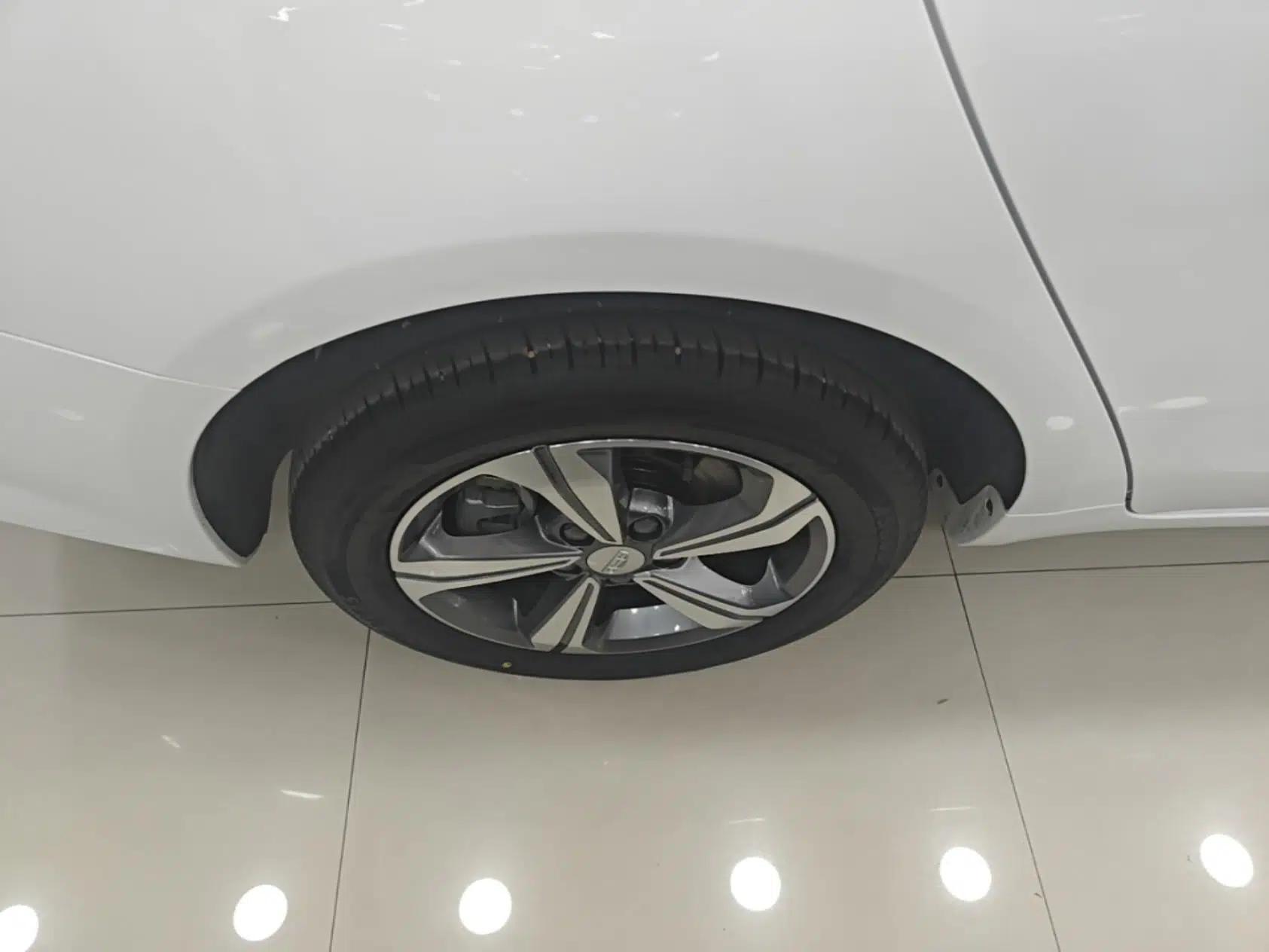 Geely Auto Emgrand L HiP 2024 Longteng Edition 1.5TD-DHT Pro 100KM Superior Model — миниатюра 16