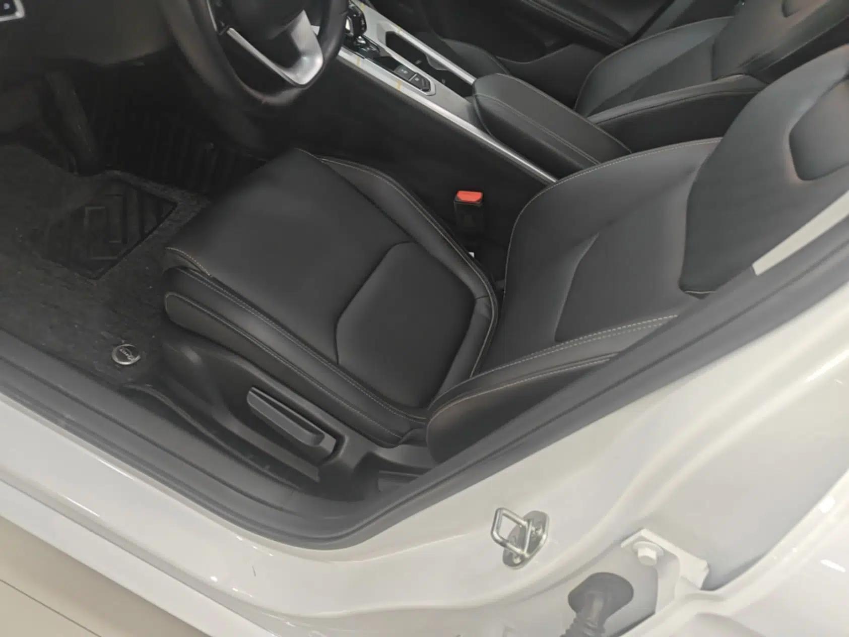 Geely Auto Emgrand L HiP 2024 Longteng Edition 1.5TD-DHT Pro 100KM Superior Model — миниатюра 22