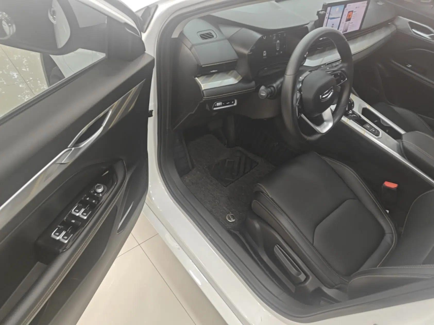 Geely Auto Emgrand L HiP 2024 Longteng Edition 1.5TD-DHT Pro 100KM Superior Model — миниатюра 23