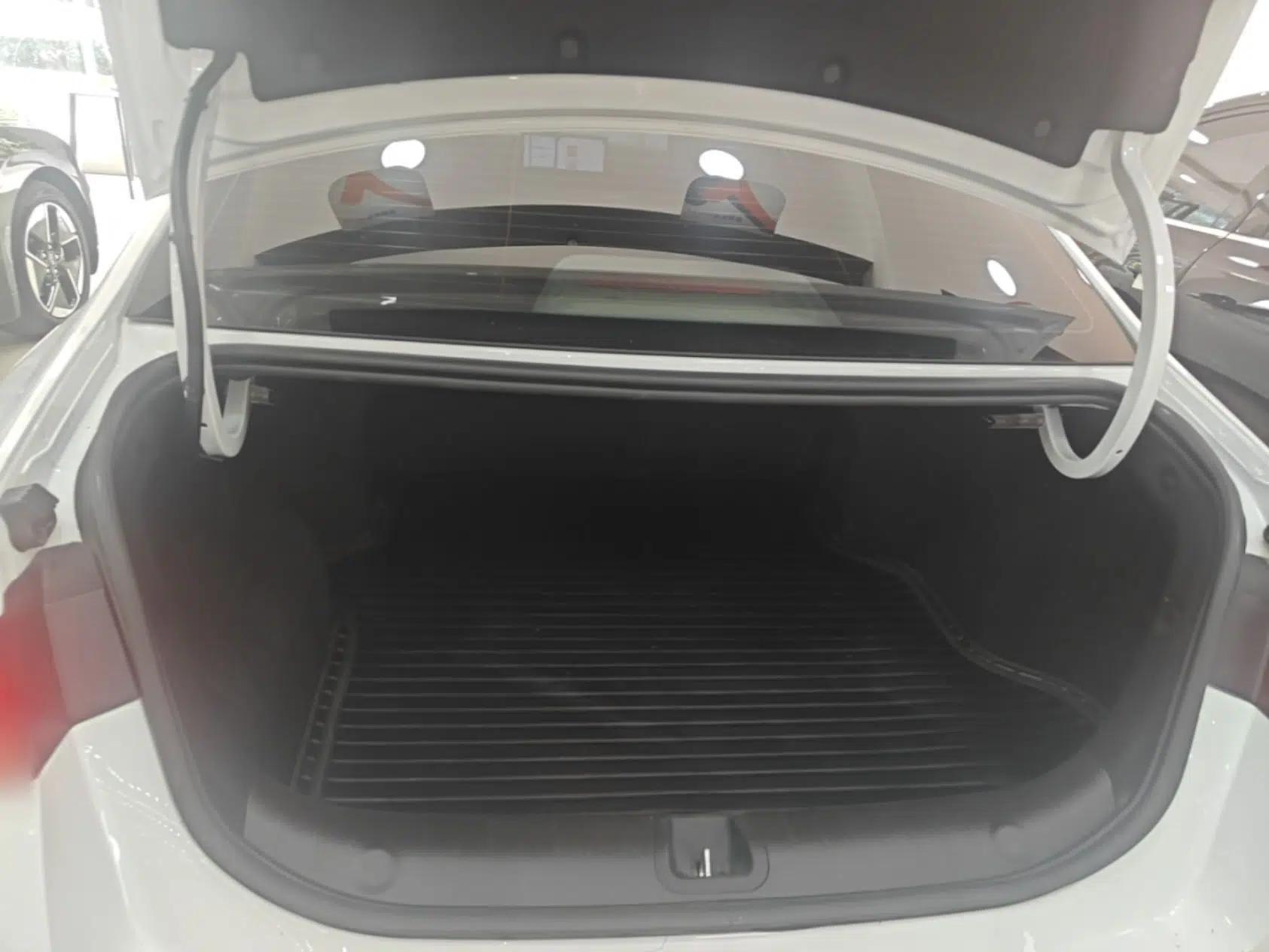 Geely Auto Emgrand L HiP 2024 Longteng Edition 1.5TD-DHT Pro 100KM Superior Model — миниатюра 27