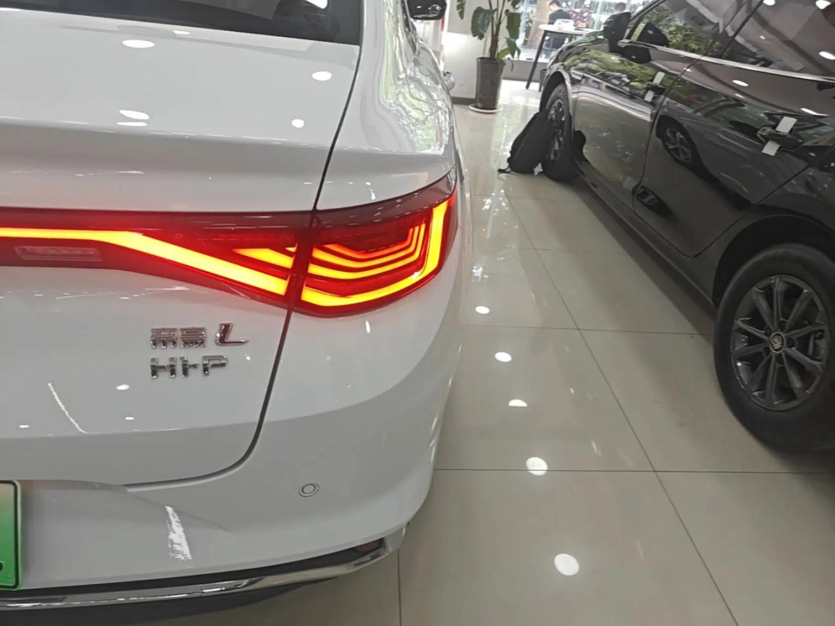 Geely Auto Emgrand L HiP 2024 Longteng Edition 1.5TD-DHT Pro 100KM Superior Model — миниатюра 9