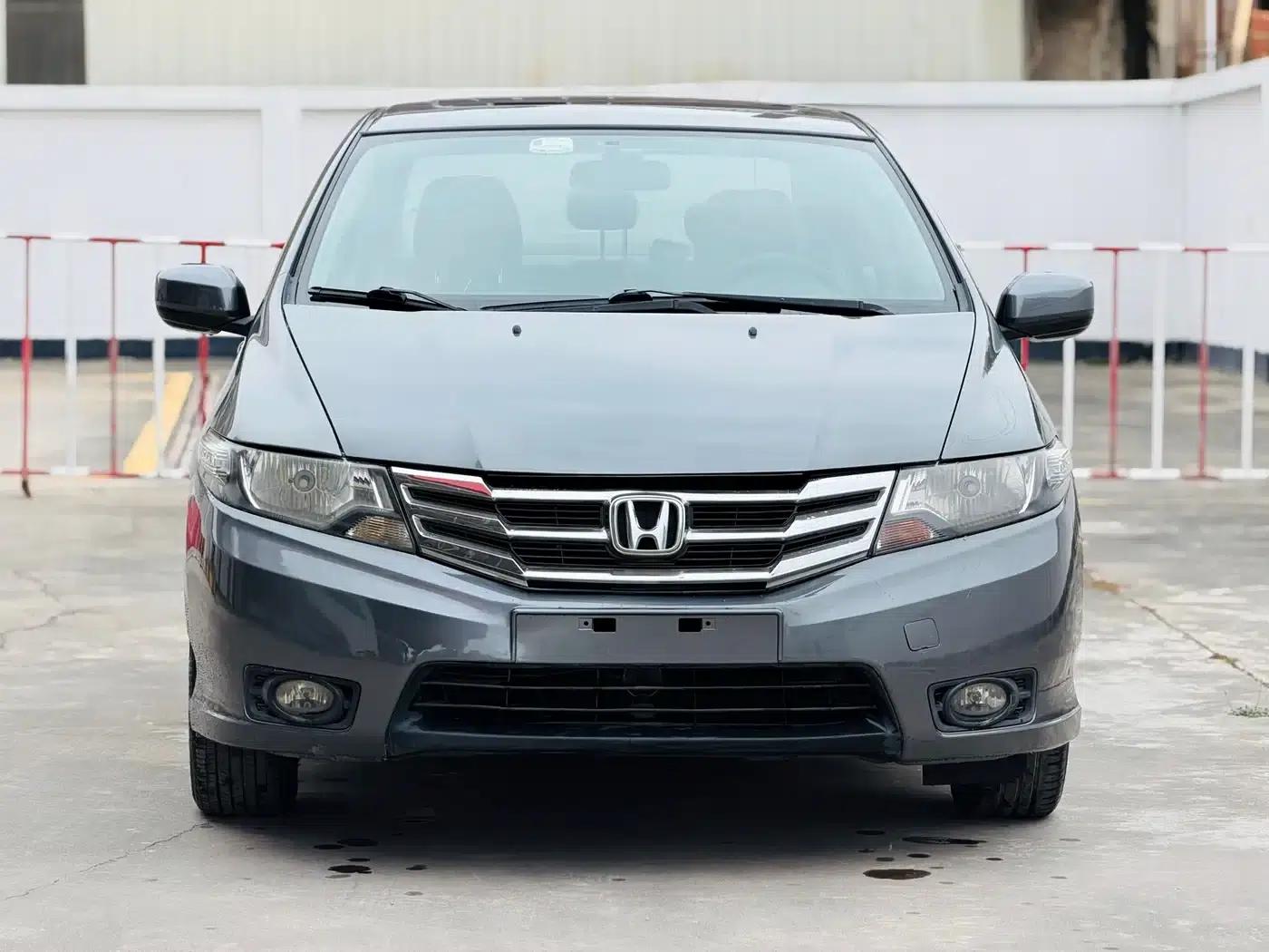 Honda City Classic 2014 Fashion 1.5L Automatic Elite Edition — миниатюра 2
