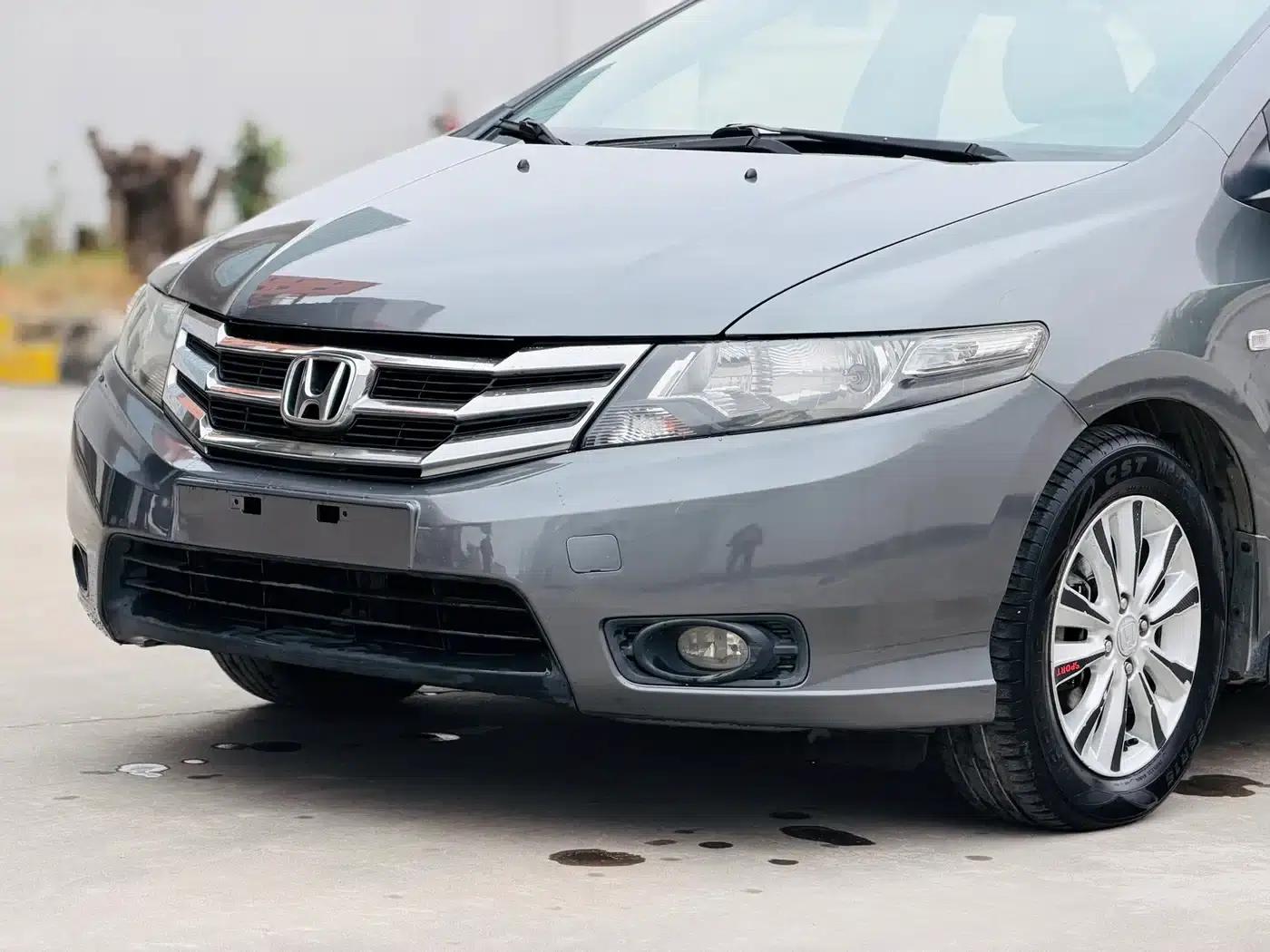 Honda City Classic 2014 Fashion 1.5L Automatic Elite Edition — миниатюра 12