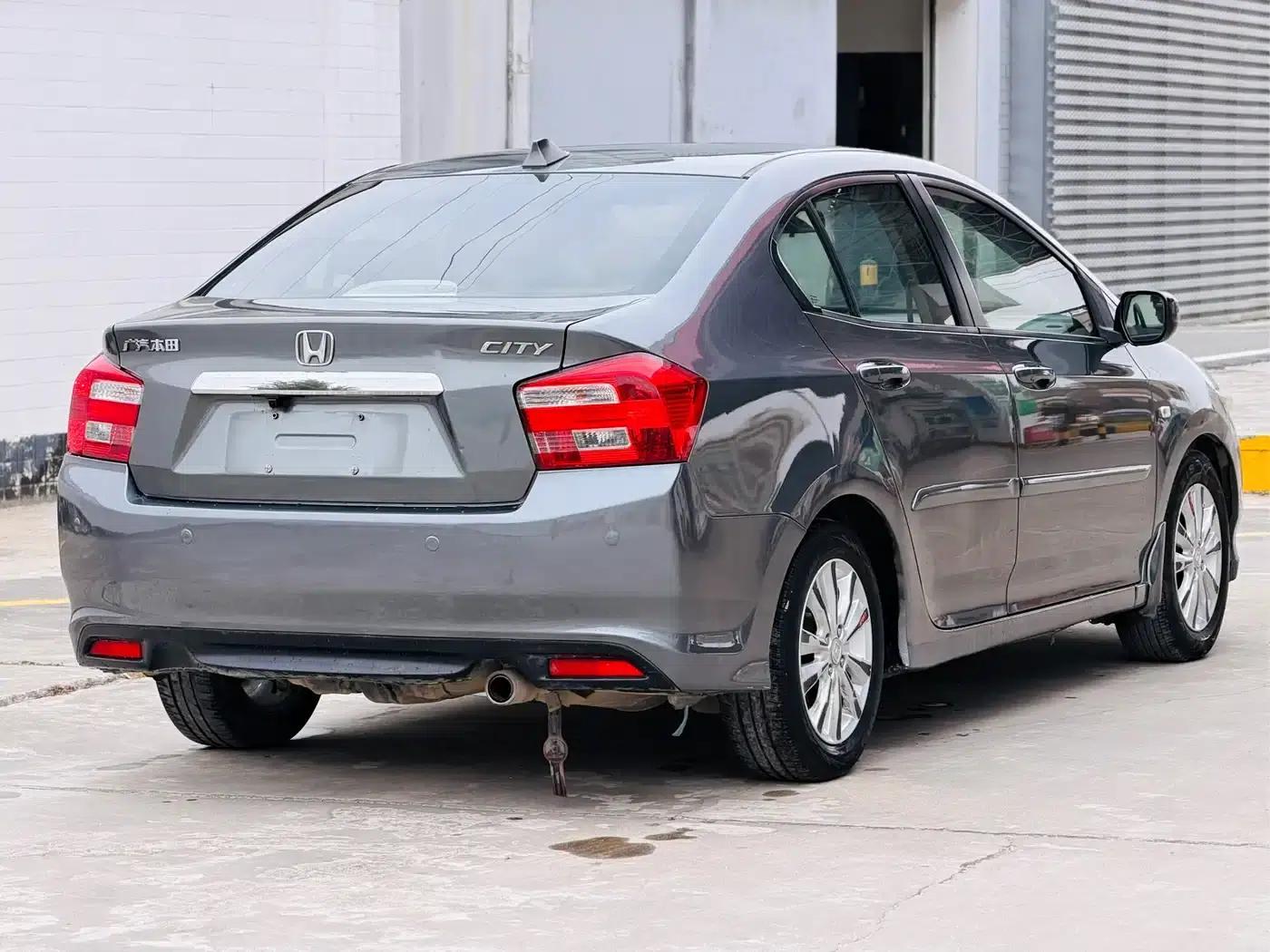 Honda City Classic 2014 Fashion 1.5L Automatic Elite Edition — миниатюра 14