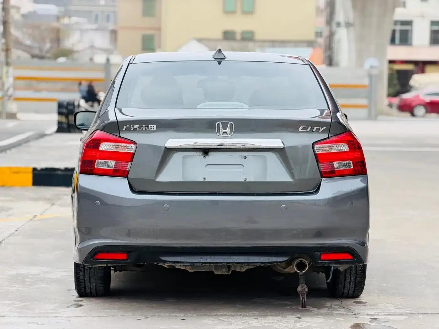 Honda City Classic 2014 Fashion 1.5L Automatic Elite Edition — миниатюра 15