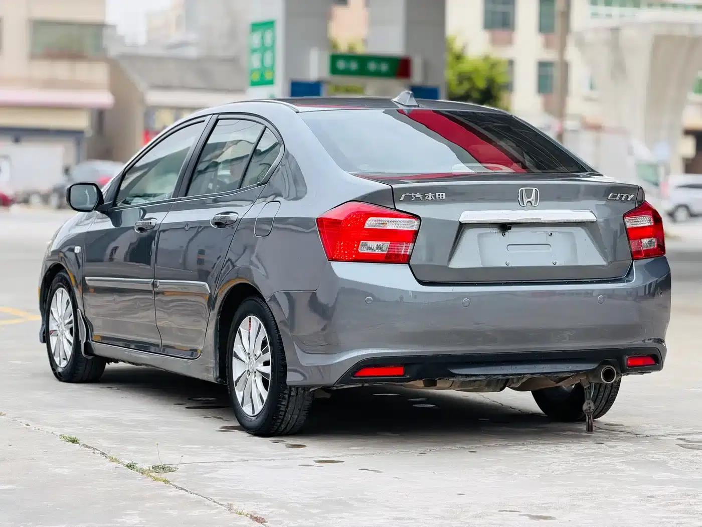 Honda City Classic 2014 Fashion 1.5L Automatic Elite Edition — миниатюра 16