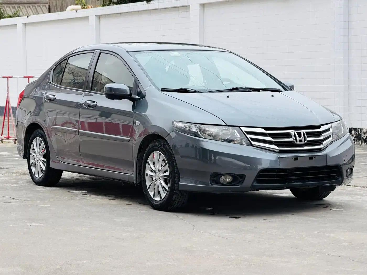 Honda City Classic 2014 Fashion 1.5L Automatic Elite Edition — миниатюра 3