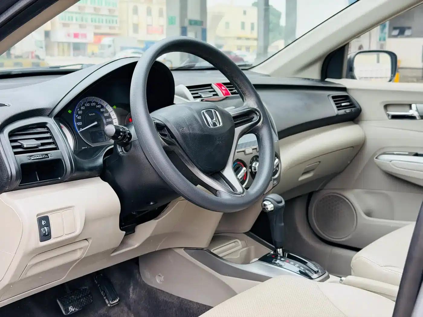 Honda City Classic 2014 Fashion 1.5L Automatic Elite Edition — миниатюра 4