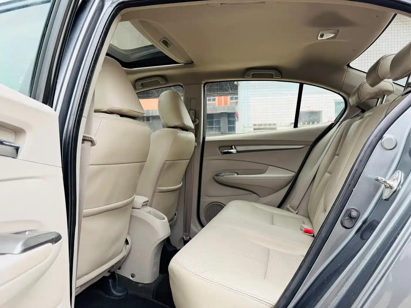 Honda City Classic 2014 Fashion 1.5L Automatic Elite Edition — миниатюра 6