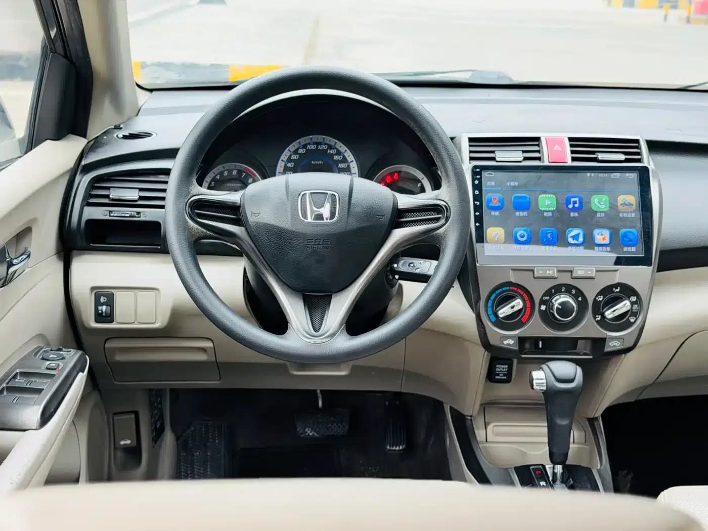 Honda City Classic 2014 Fashion 1.5L Automatic Elite Edition — миниатюра 8