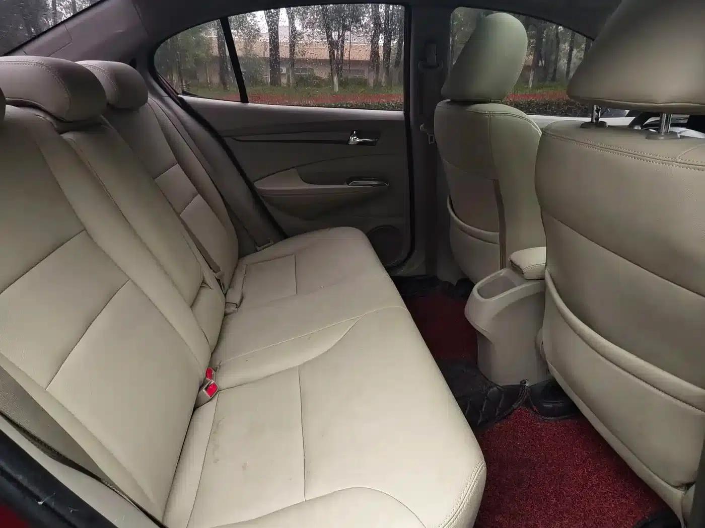 Honda City Classic 2014 Fashion 1.5L Automatic Elite Edition — миниатюра 4