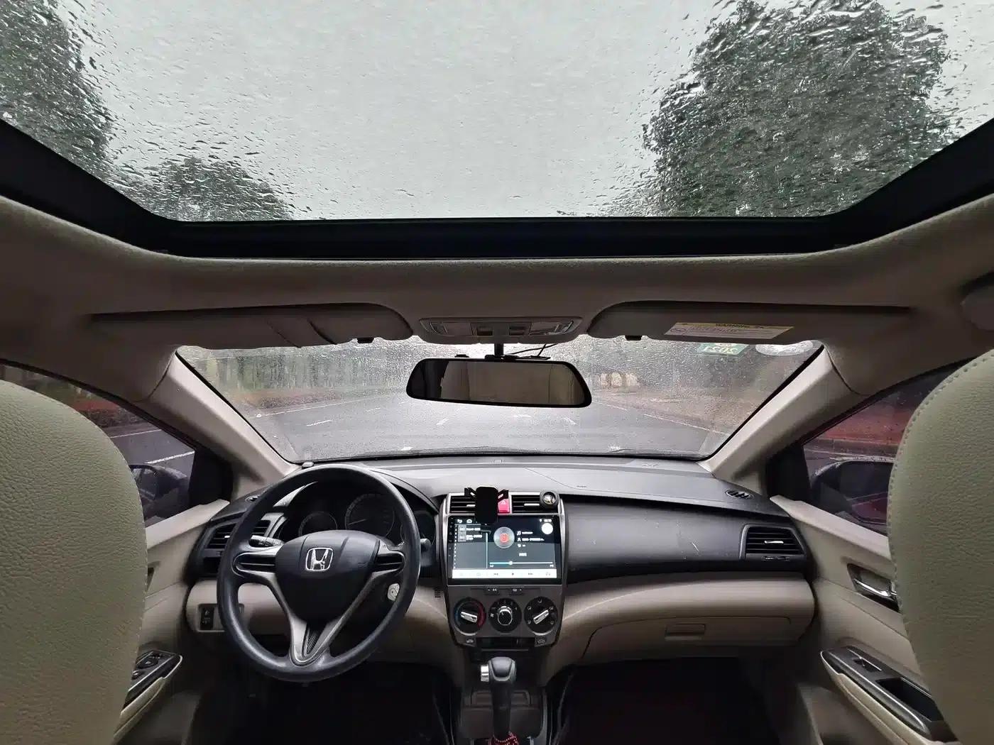 Honda City Classic 2014 Fashion 1.5L Automatic Elite Edition — миниатюра 6