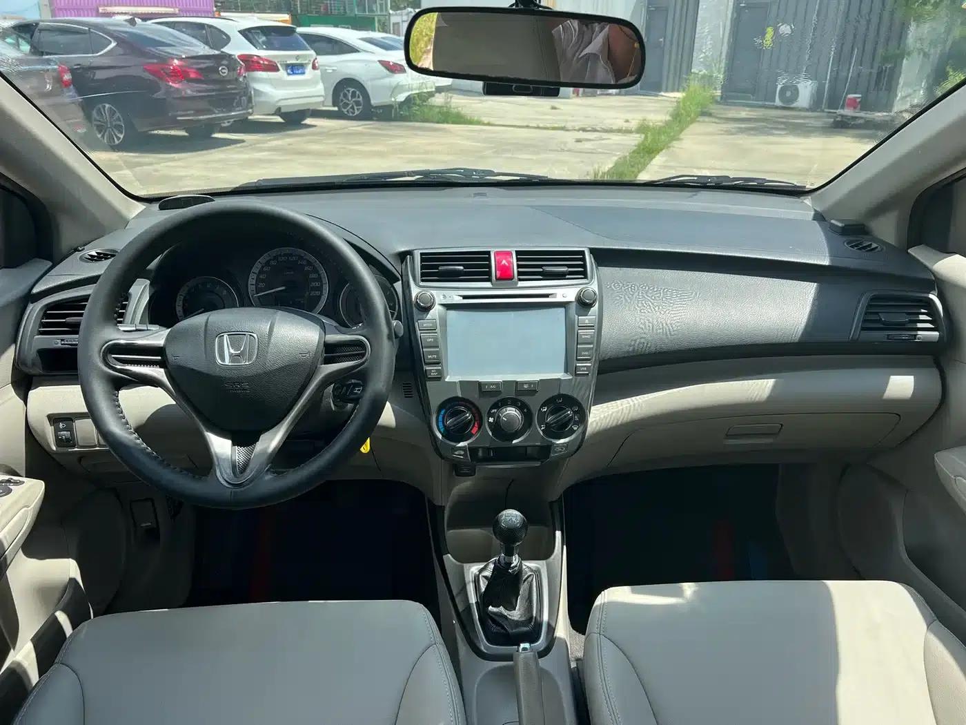 Honda City Classic 2012 1.5L Manual Comfort Edition — миниатюра 5