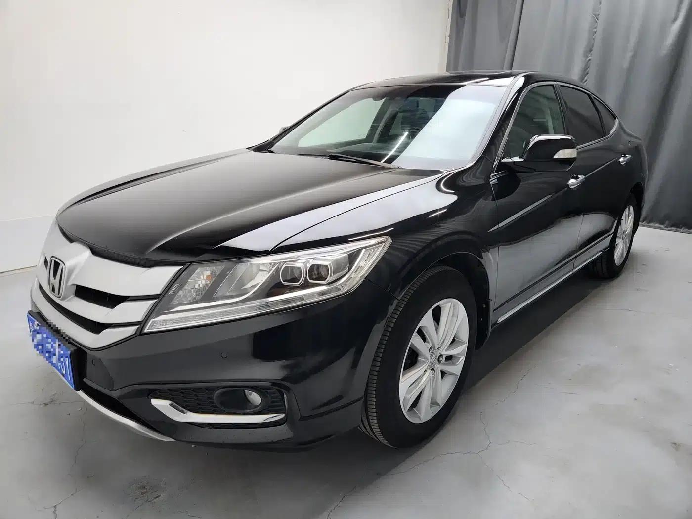 Crosstour 2014 2.4L Luxury Navigation Edition — миниатюра 1