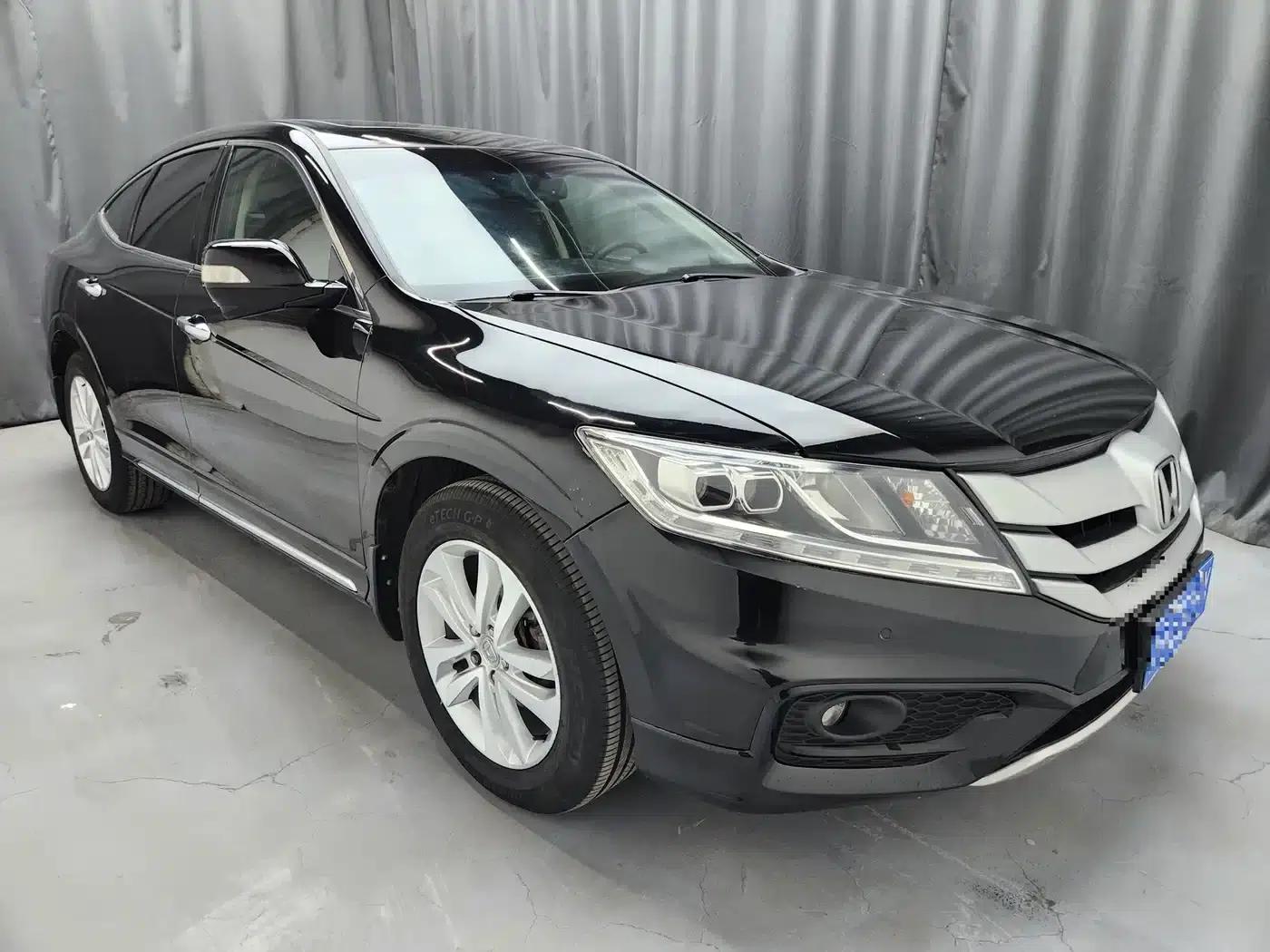 Crosstour 2014 2.4L Luxury Navigation Edition — миниатюра 2