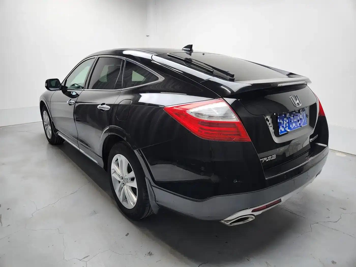 Crosstour 2014 2.4L Luxury Navigation Edition — миниатюра 3