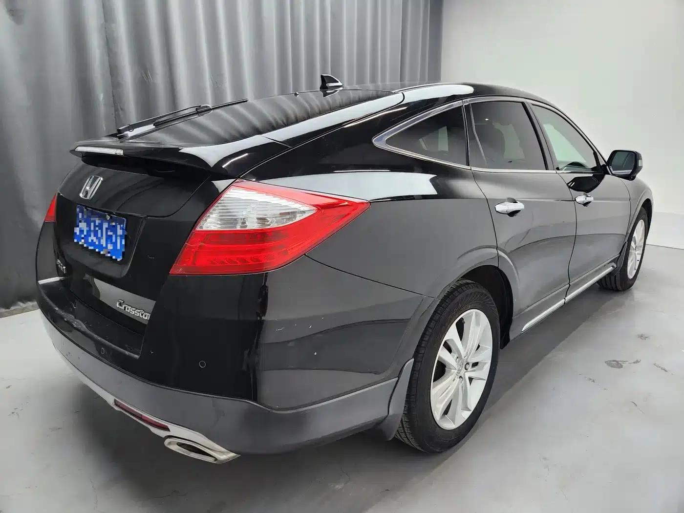 Crosstour 2014 2.4L Luxury Navigation Edition — миниатюра 4