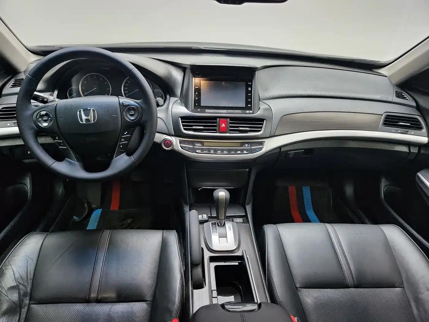 Crosstour 2014 2.4L Luxury Navigation Edition — миниатюра 6