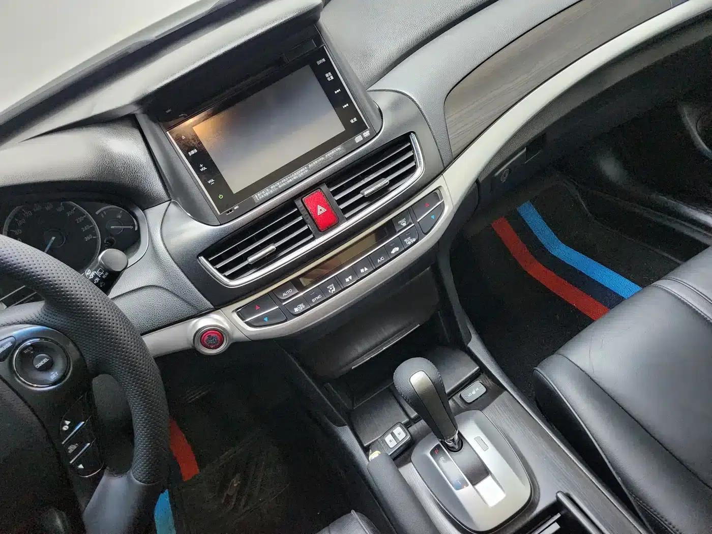 Crosstour 2014 2.4L Luxury Navigation Edition — миниатюра 8