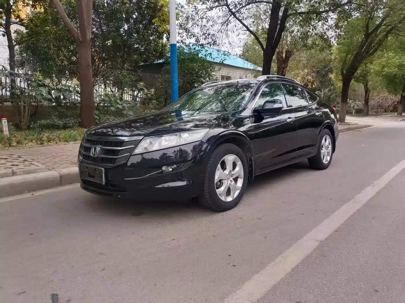 Crosstour 2012 2.4L Luxury Edition — миниатюра 1