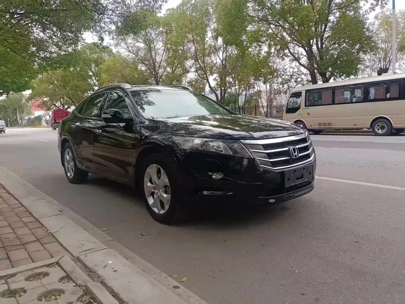 Crosstour 2012 2.4L Luxury Edition — миниатюра 2