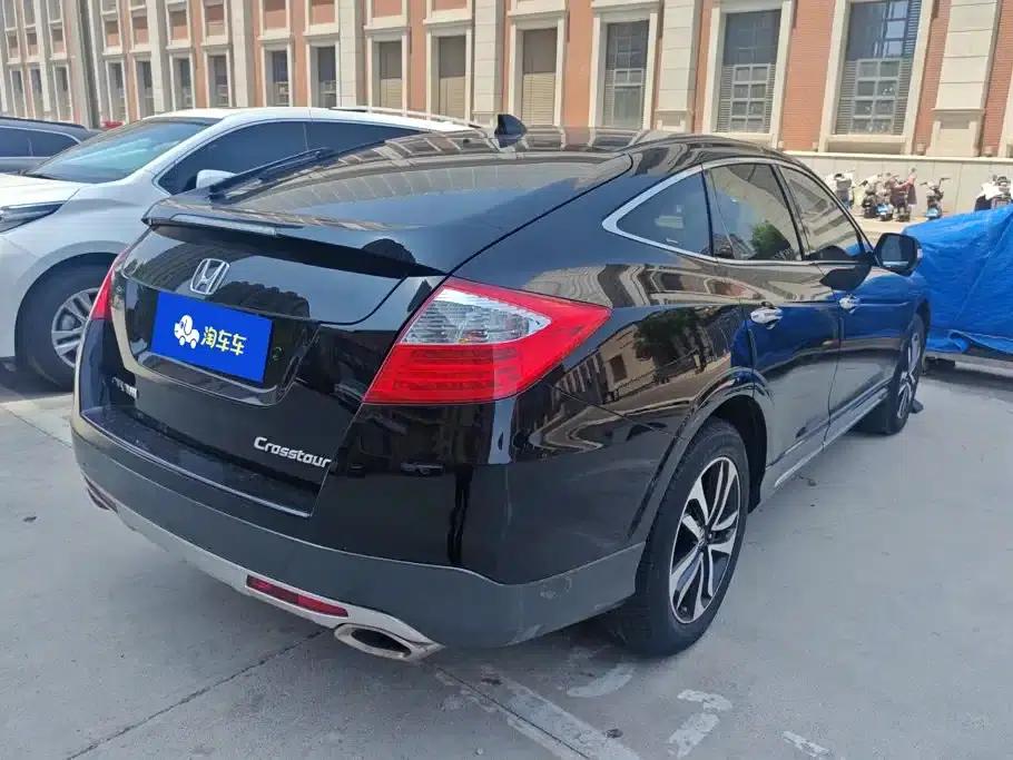 Crosstour 2016 2.4L Luxury Edition — миниатюра 3