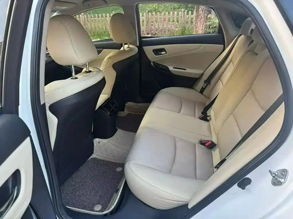 Spirior 2015 2.0L Luxury Edition — миниатюра 5