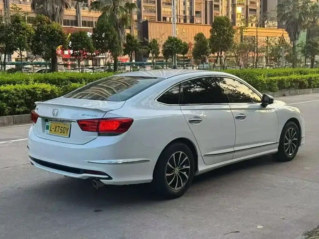 Spirior 2015 2.0L Luxury Edition — миниатюра 7