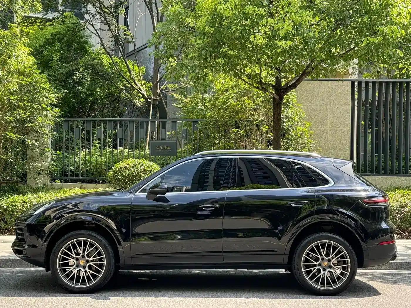 2022 Cayenne 3.0T Platinum Edition — миниатюра 3