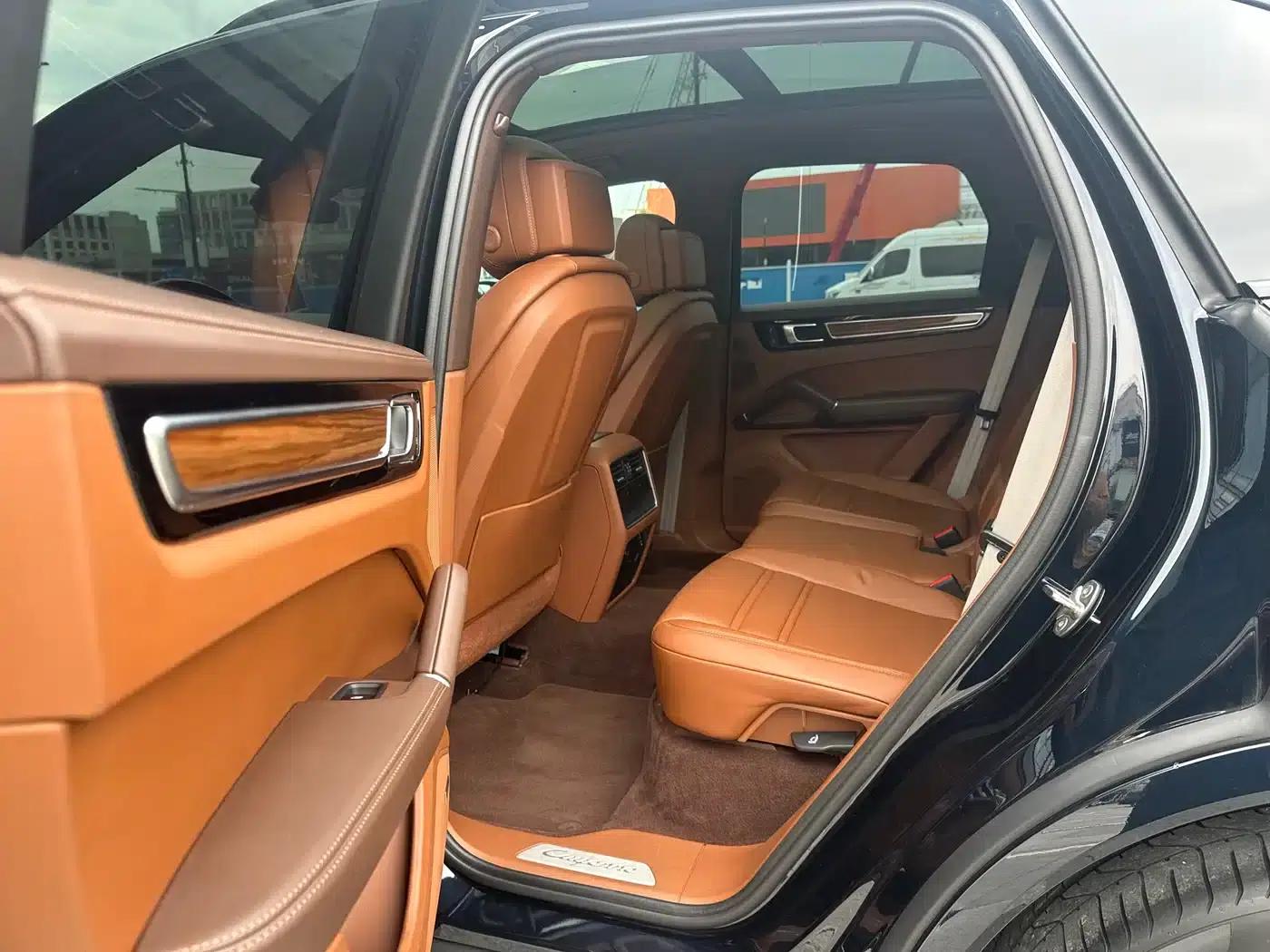 2023 Cayenne 3.0T Platinum Edition — миниатюра 11