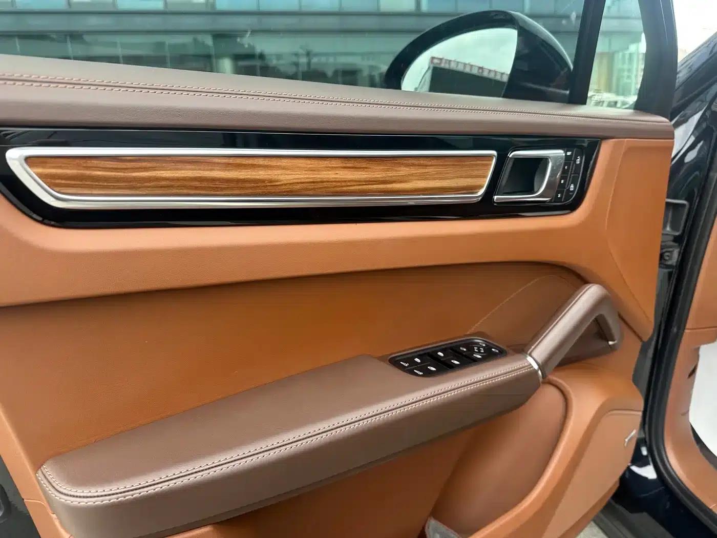 2023 Cayenne 3.0T Platinum Edition — миниатюра 12