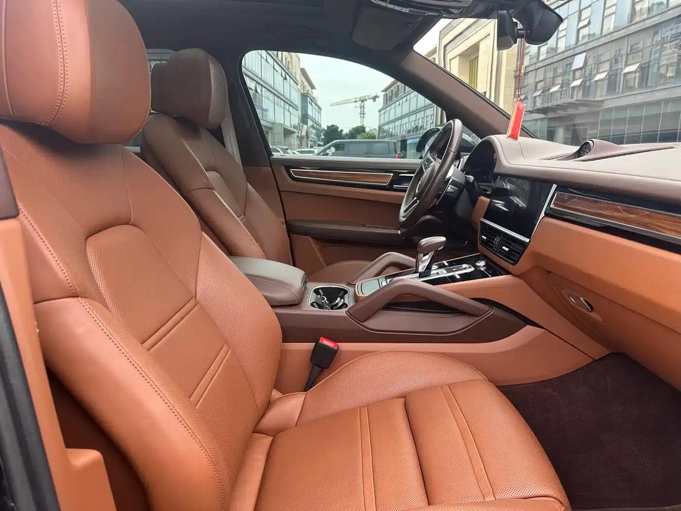 2023 Cayenne 3.0T Platinum Edition — миниатюра 13