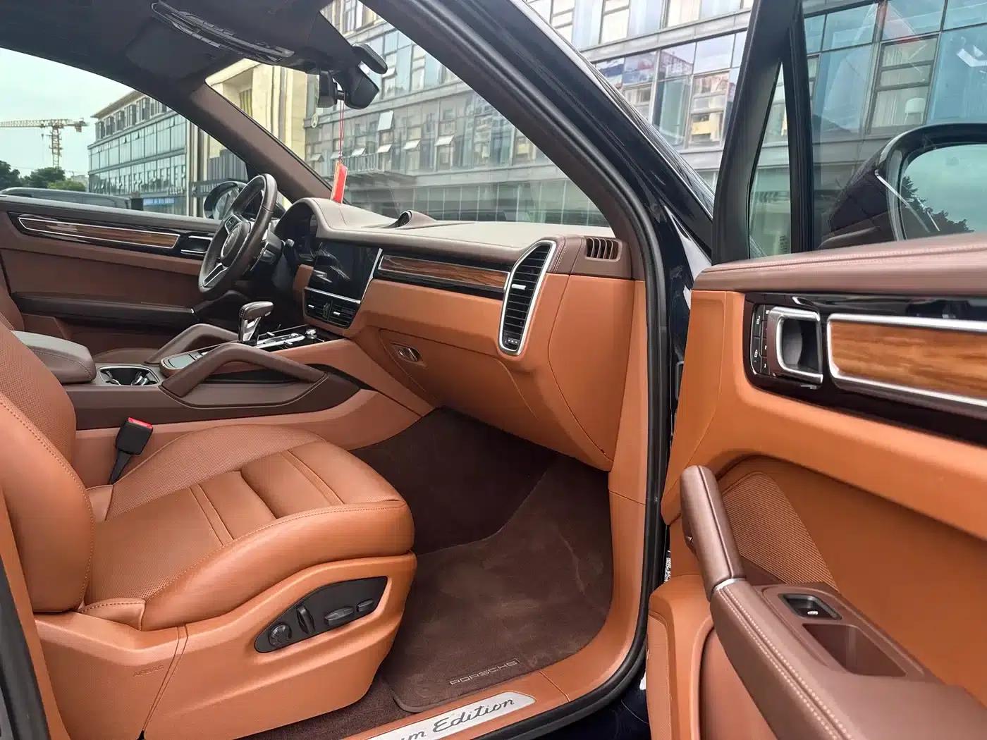 2023 Cayenne 3.0T Platinum Edition — миниатюра 15