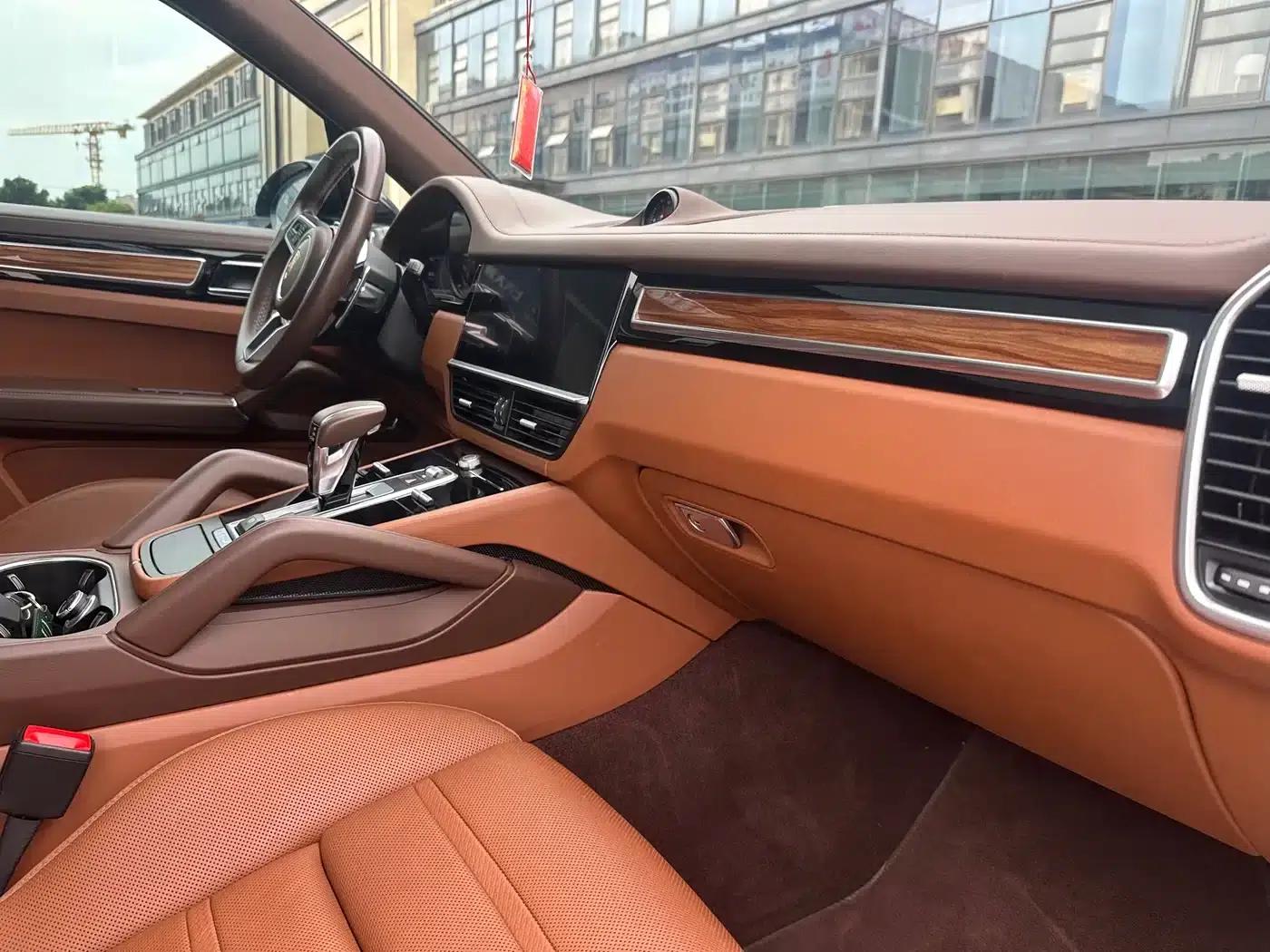 2023 Cayenne 3.0T Platinum Edition — миниатюра 16