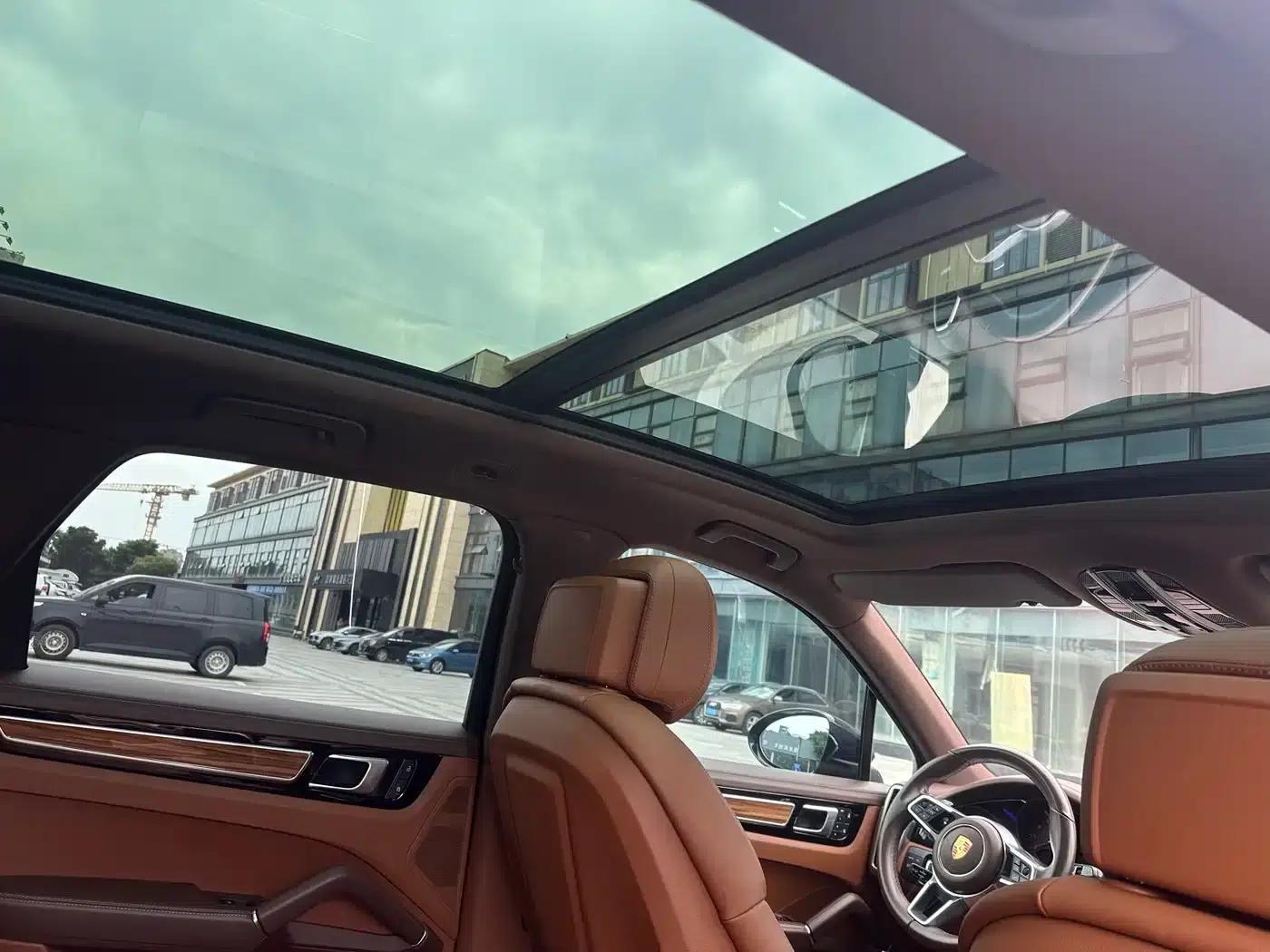 2023 Cayenne 3.0T Platinum Edition — миниатюра 22