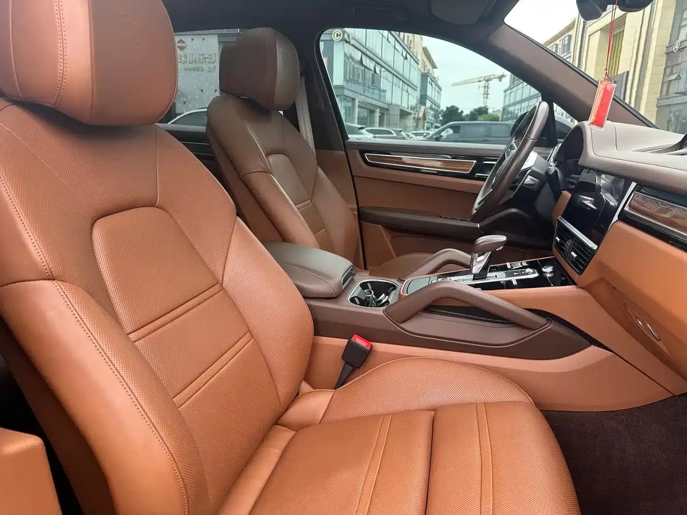 2023 Cayenne 3.0T Platinum Edition — миниатюра 26