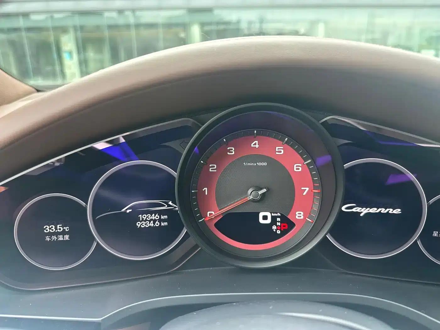 2023 Cayenne 3.0T Platinum Edition — миниатюра 4