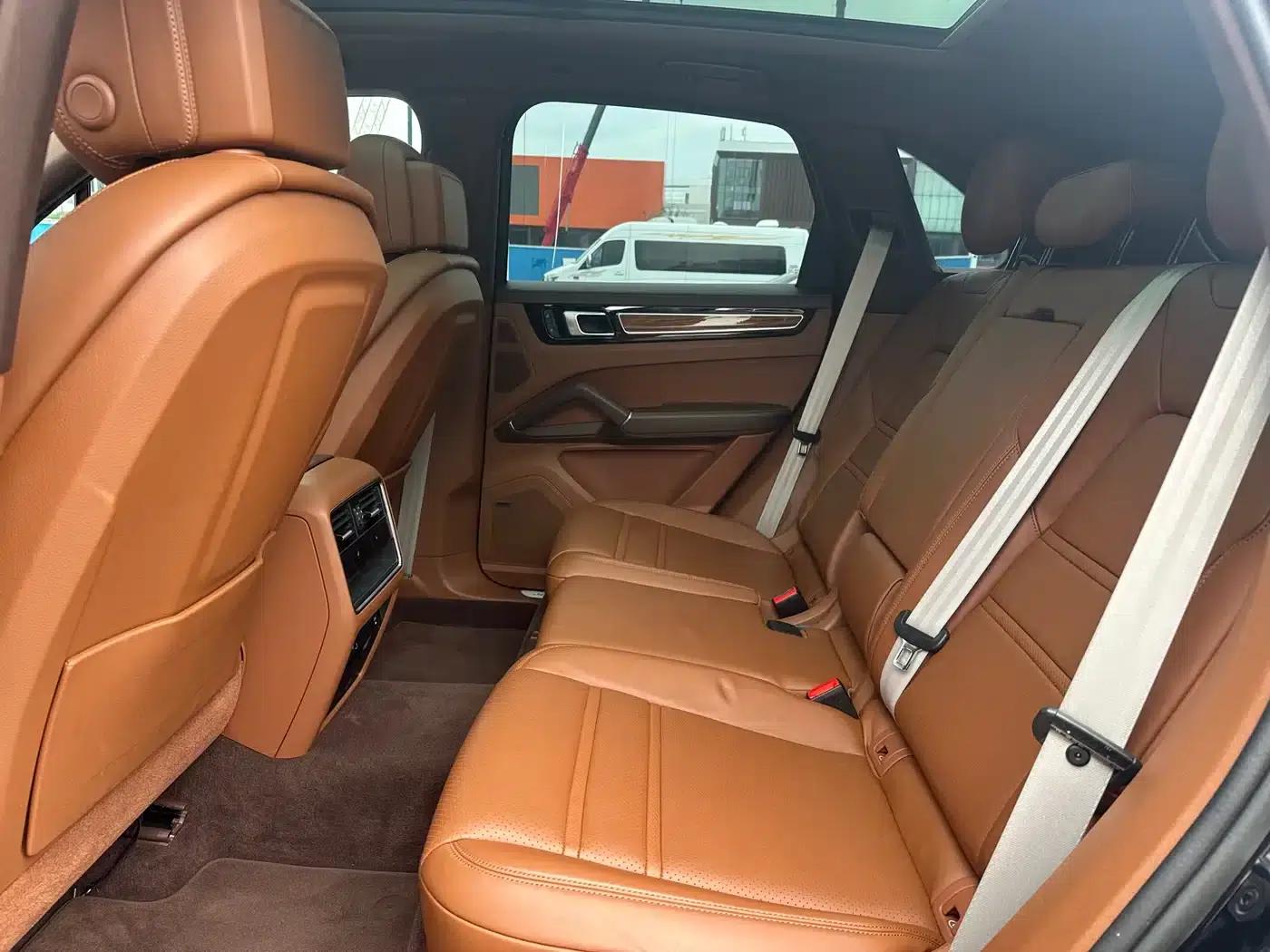 2023 Cayenne 3.0T Platinum Edition — миниатюра 9
