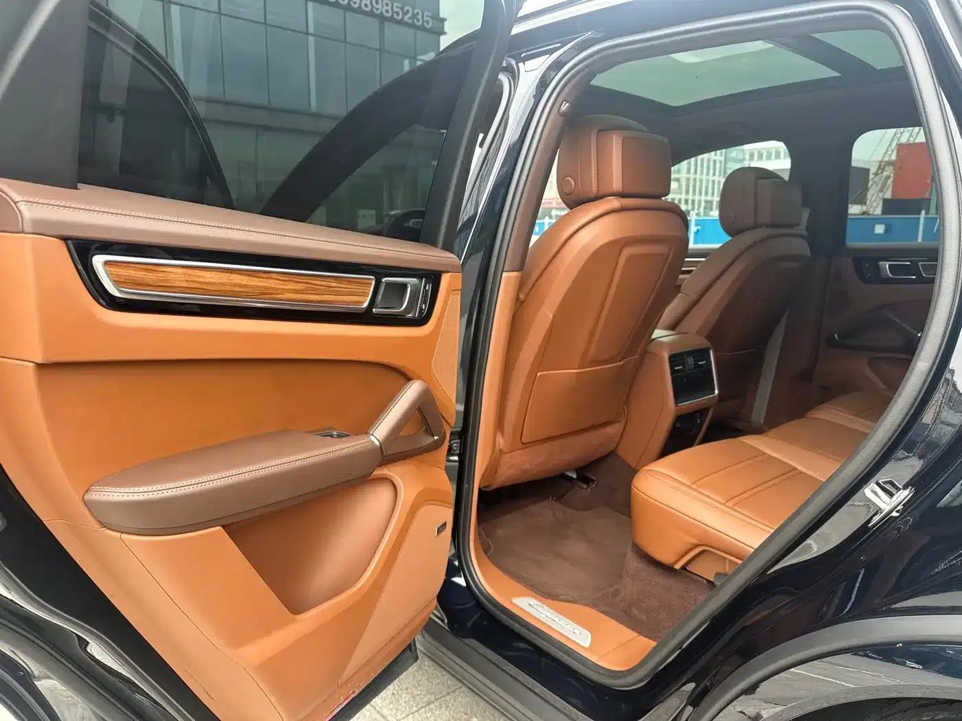 2023 Cayenne 3.0T Platinum Edition — миниатюра 10