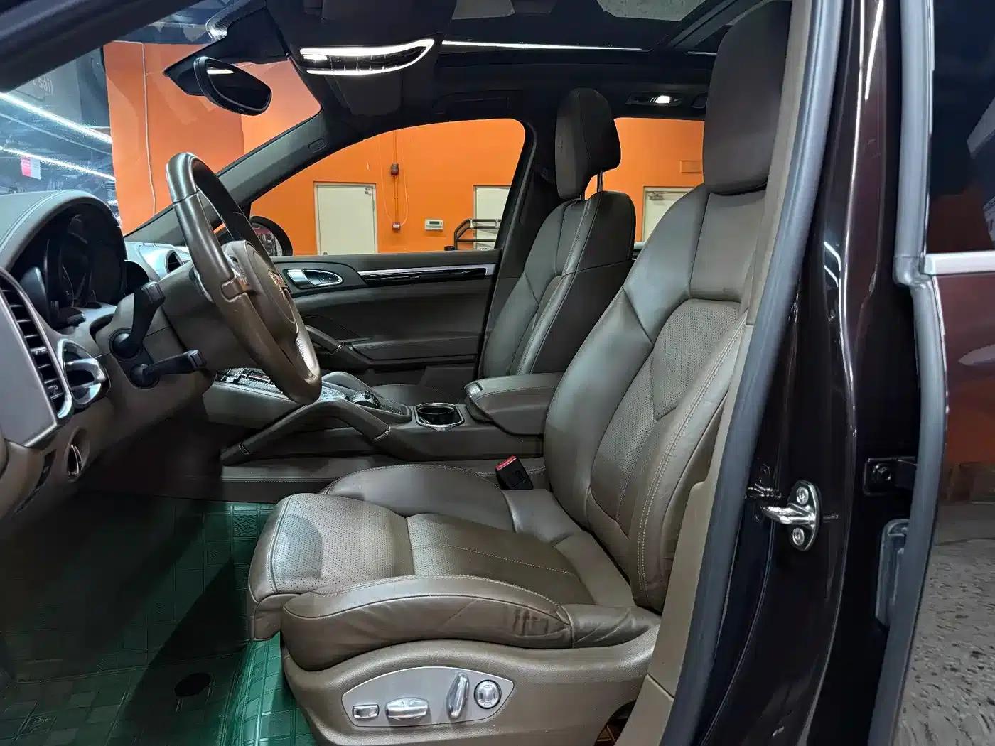 Cayenne 2014 Cayenne Platinum Edition 3.0T — миниатюра 4