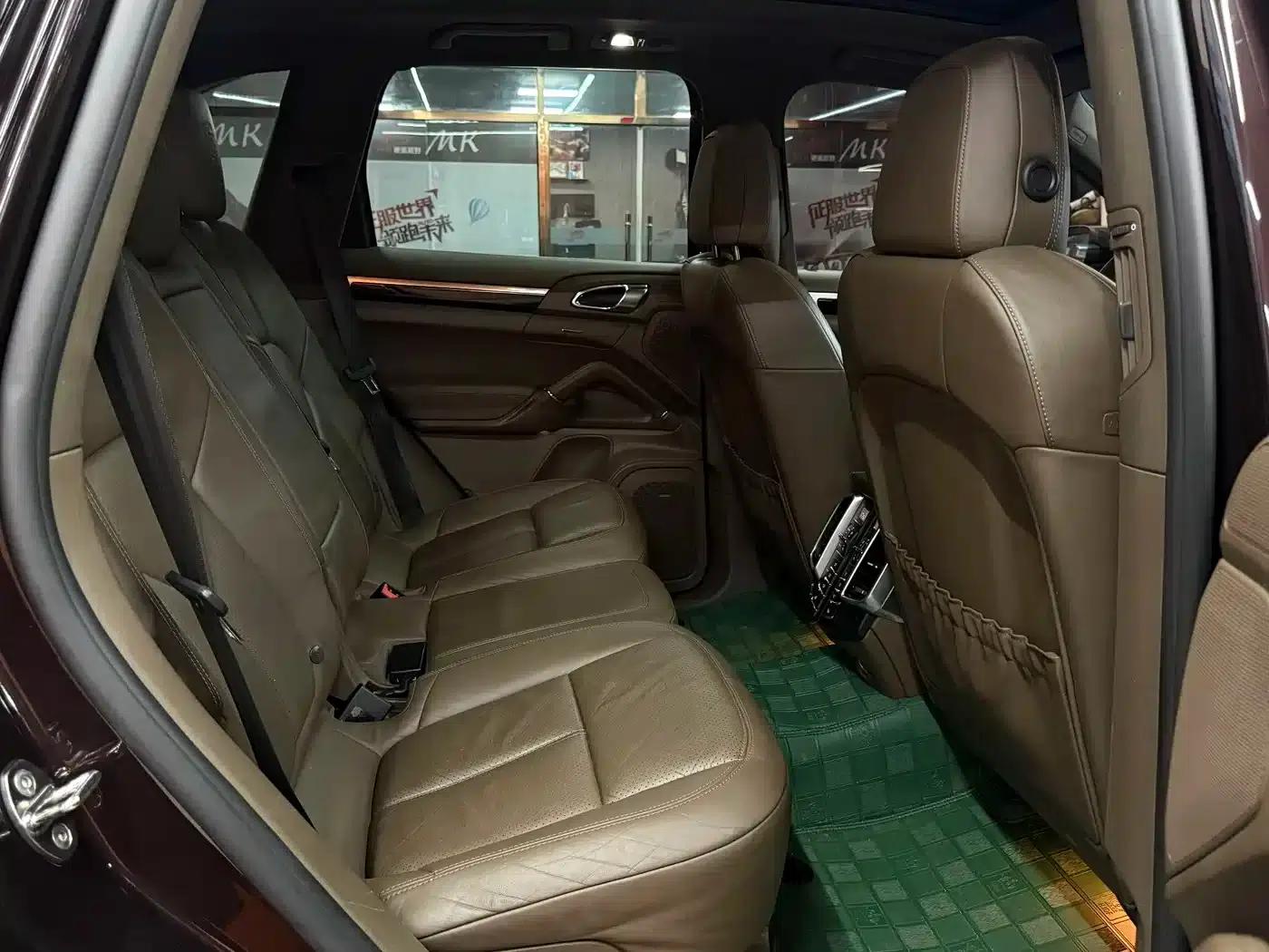 Cayenne 2014 Cayenne Platinum Edition 3.0T — миниатюра 6