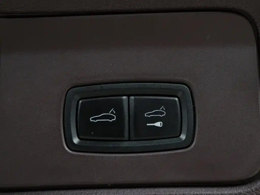 Panamera 2010 Panamera Turbo 4.8T — миниатюра 11