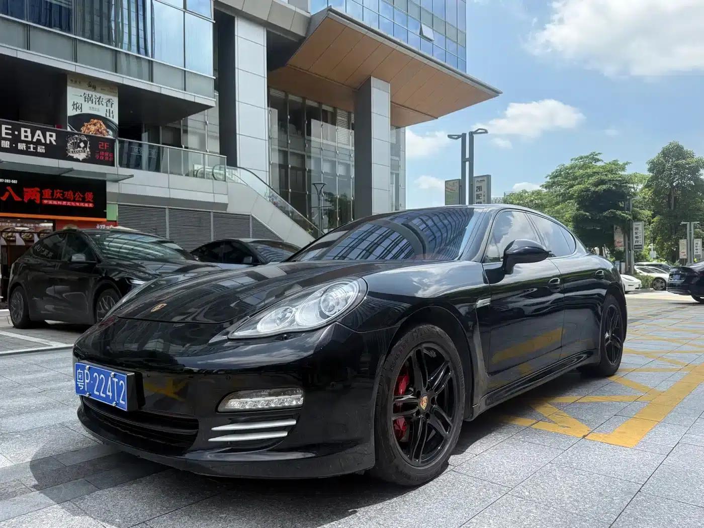 Panamera 2013 Panamera 4 Platinum Edition 3.6L — миниатюра 1