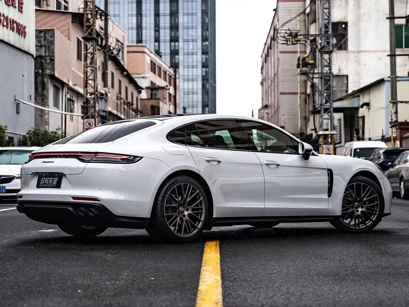 2023 Panamera Facelift Panamera 2.9T Platinum Edition — миниатюра 3